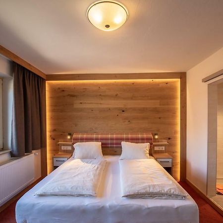 Hoelzl Bed & Breakfast Neukirchen am Großvenediger Екстериор снимка