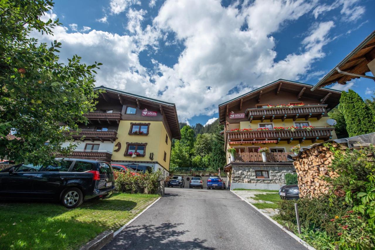 Hoelzl Bed & Breakfast Neukirchen am Großvenediger Екстериор снимка