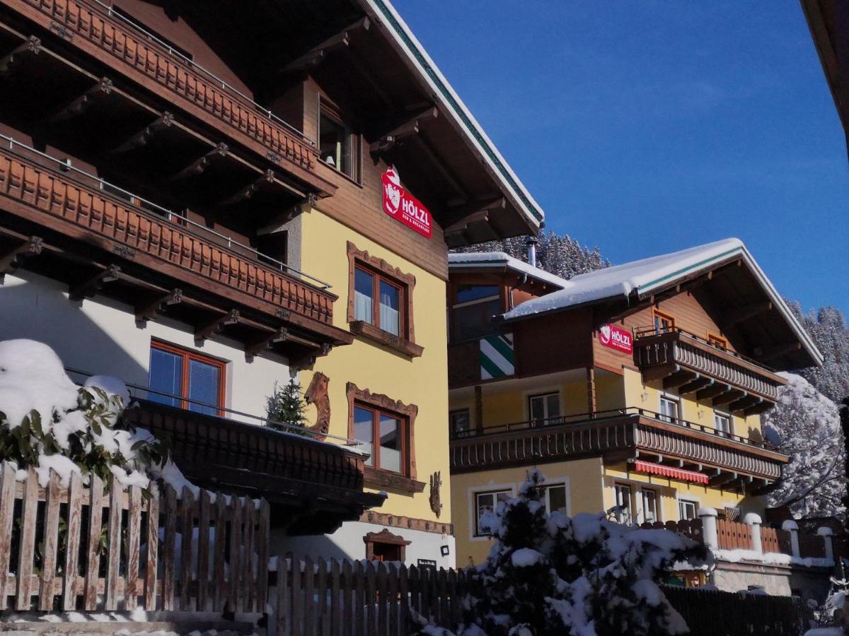 Hoelzl Bed & Breakfast Neukirchen am Großvenediger Екстериор снимка