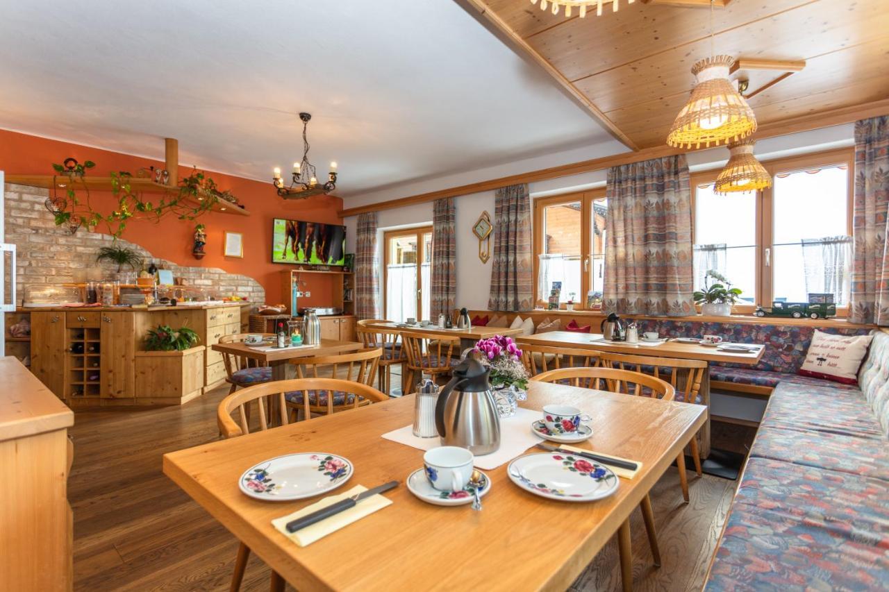 Hoelzl Bed & Breakfast Neukirchen am Großvenediger Екстериор снимка