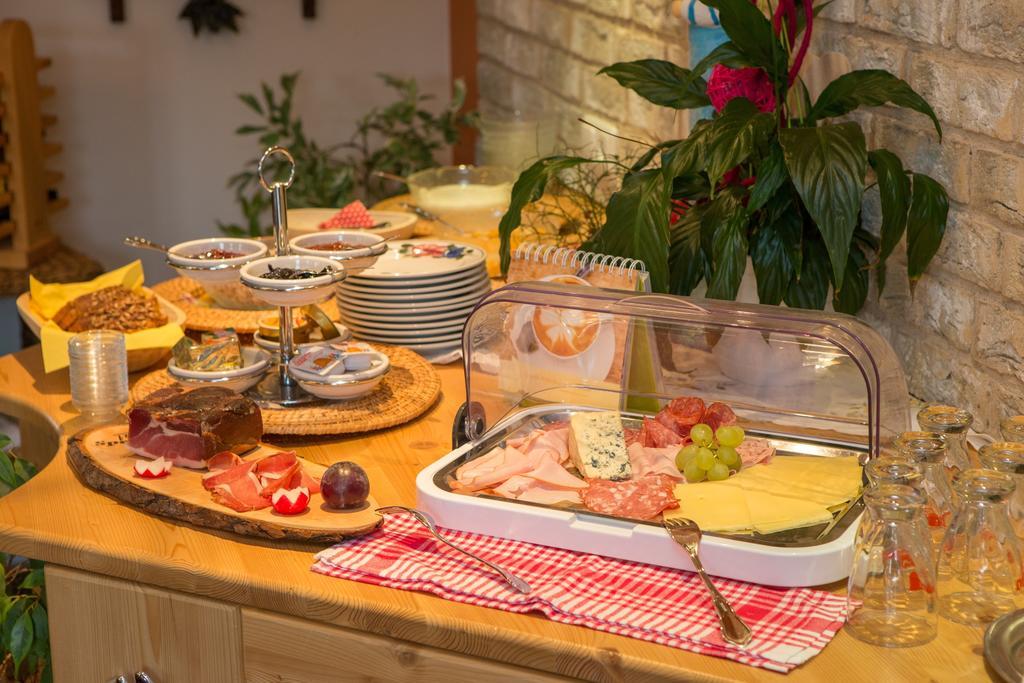 Hoelzl Bed & Breakfast Neukirchen am Großvenediger Екстериор снимка