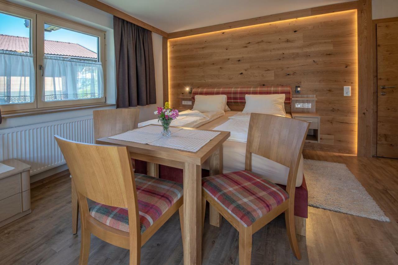 Hoelzl Bed & Breakfast Neukirchen am Großvenediger Екстериор снимка