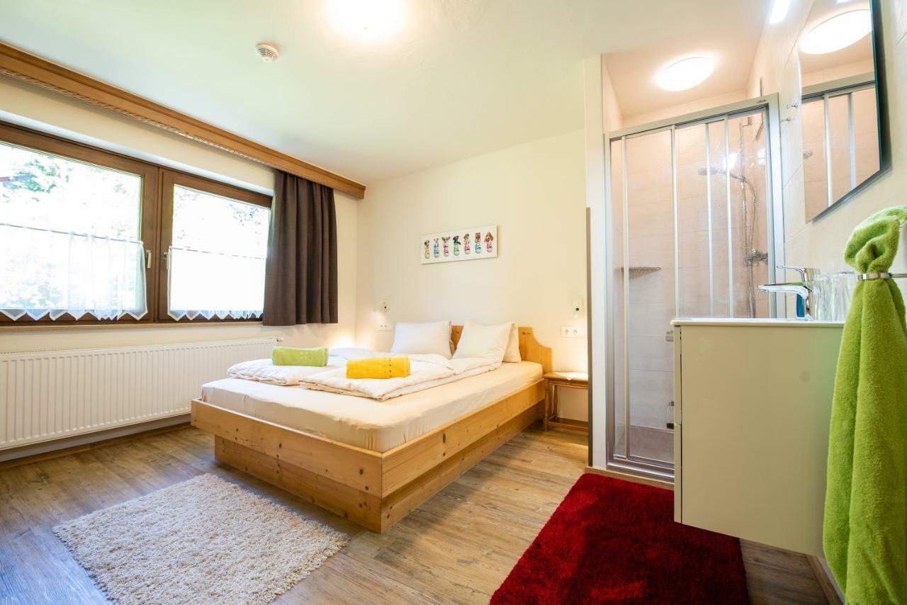 Hoelzl Bed & Breakfast Neukirchen am Großvenediger Екстериор снимка